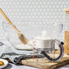 Dreamfarm Upcup adjustable measuring cup with flour.
